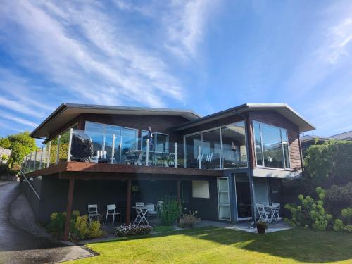 Kelvin Heights House | Peninsular Lakefront