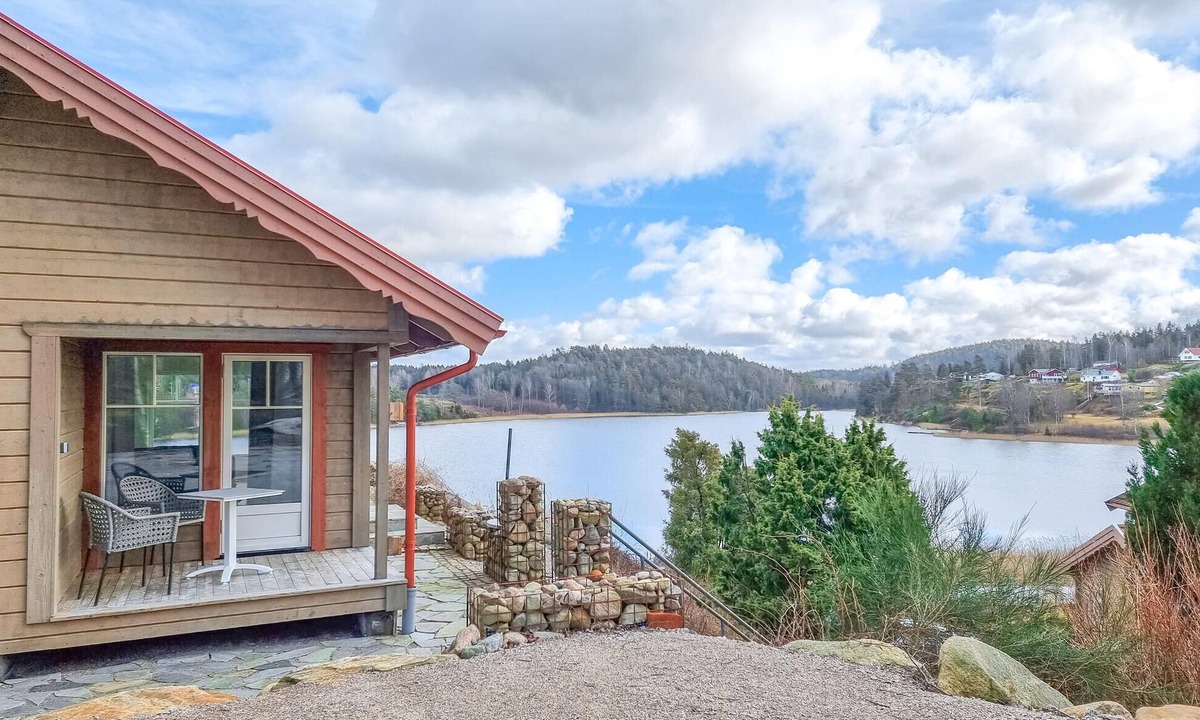 Uddevalla House | Pet friendly home in Uddevalla with lake view