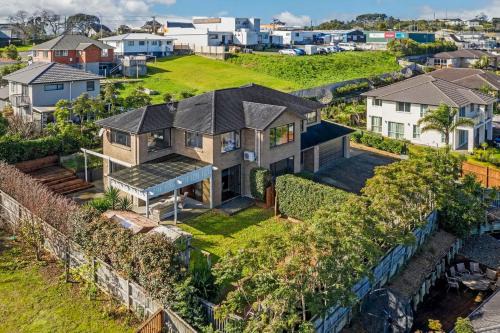 Pinehill House | Pinehill Extra-Large 8 Bedrooms House