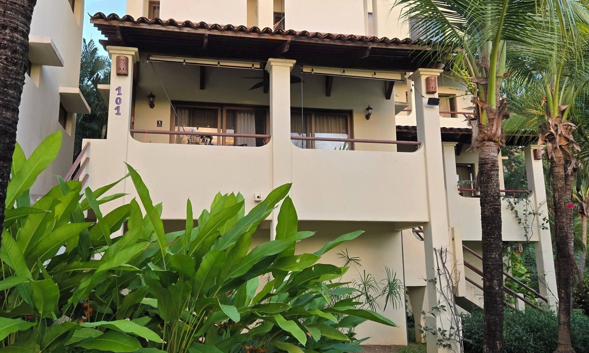 Coco Sunset Hills Condo | Playas de Coco Guanacaste. Long & Short Term Cozy 2-bedroom condo. Pet friendly.
