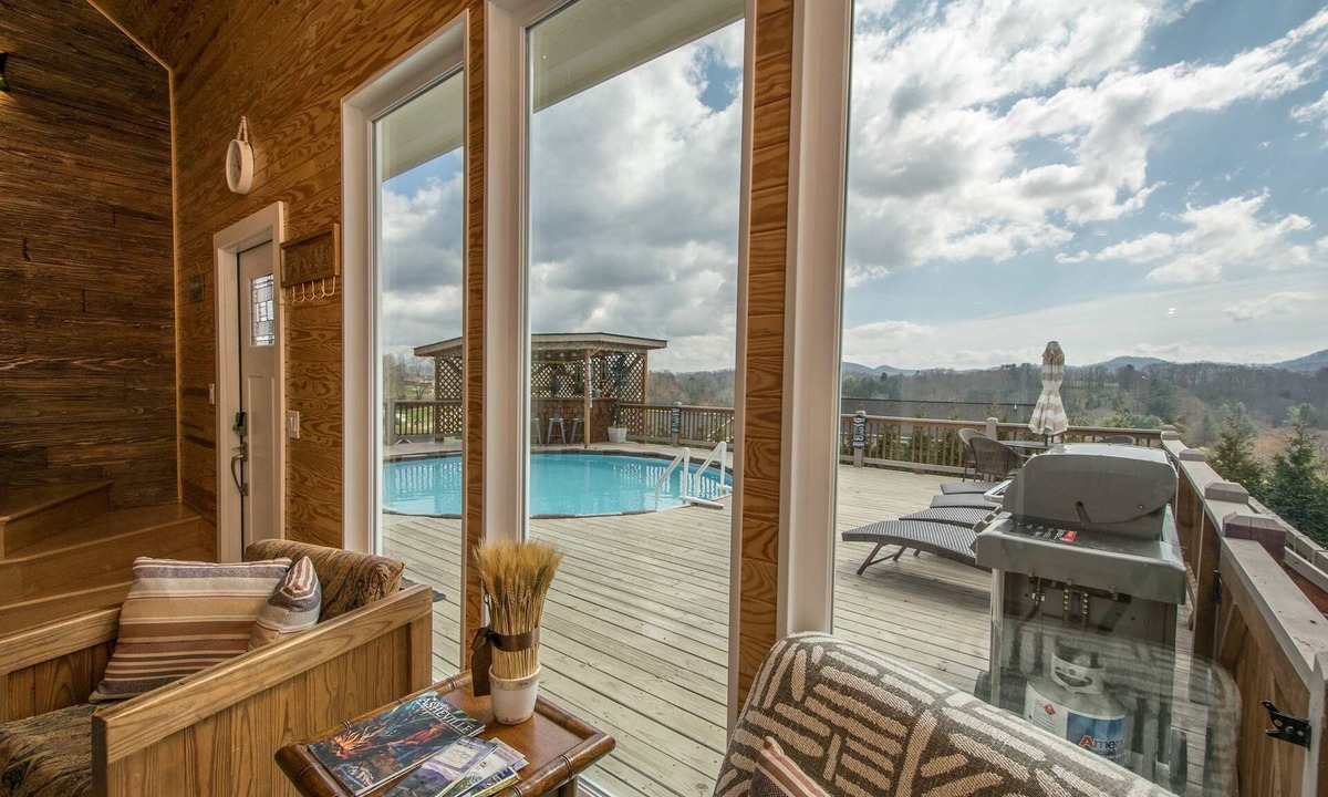 Candler House | Poolside ADU w Sauna Free Tix Tiki Bar Retreat