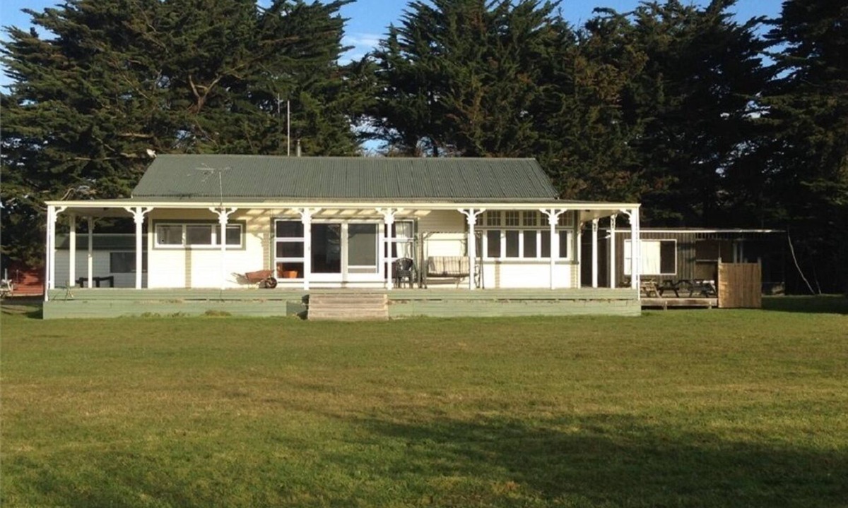 Leeston House | Privacy, tranquility, wildlife on your front lawn!