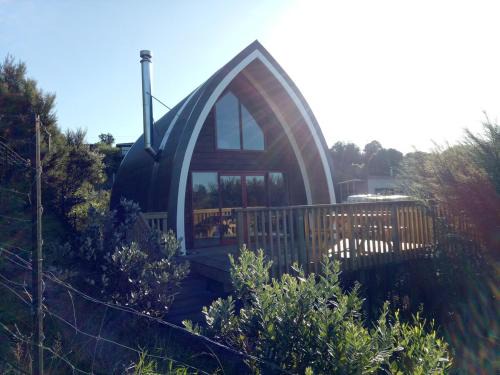 Raglan Ski Chalet | Private cozy timber chalet with fireplace