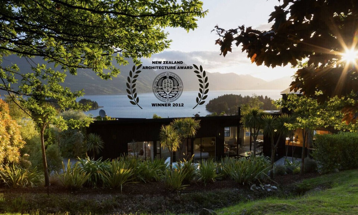 Queenstown City Centre House | Private, Modern, Views, HotTub, Walkable, Awarded