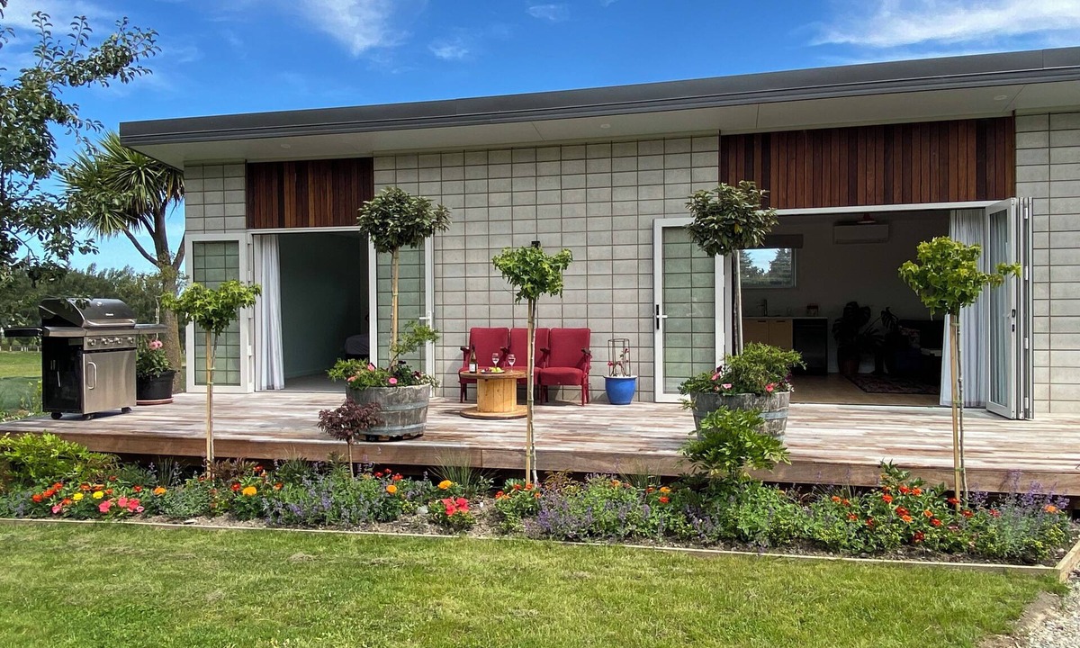 Timaru Apartment | Private, peaceful, spacious accommodation for two 10 minutes from central Timaru