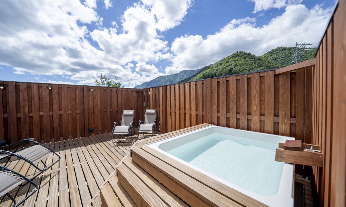 Iida House | raw