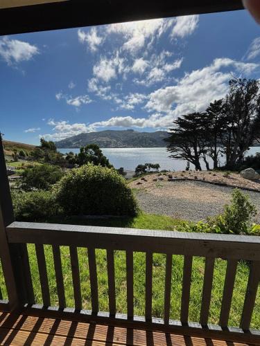 Macandrew Bay House | Raynbird Cottage
