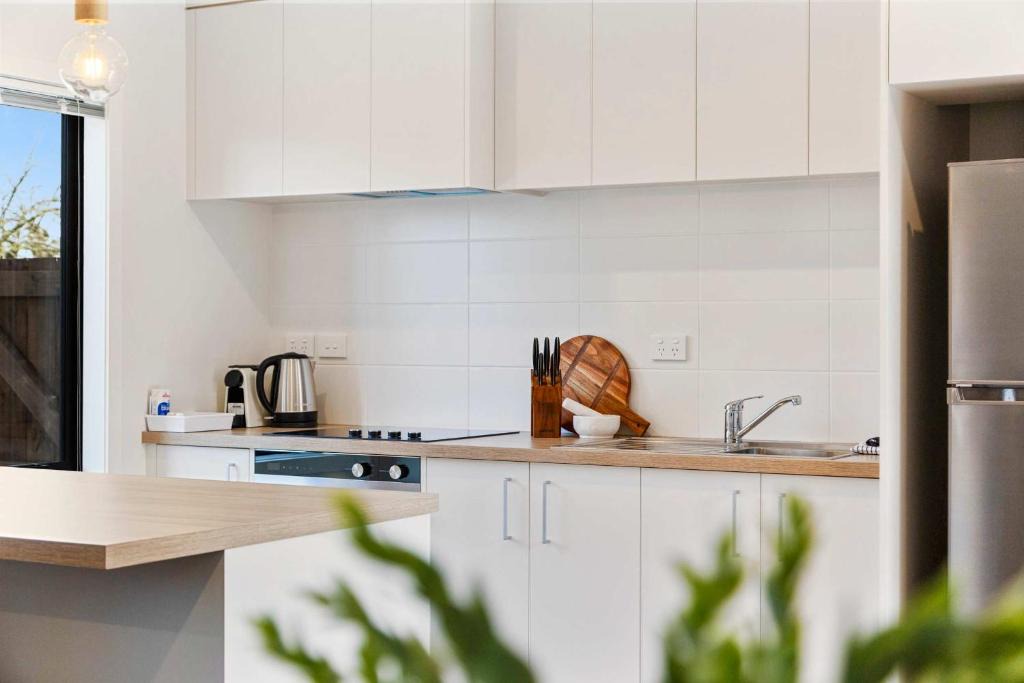 Frankton Apartment | Relaxed Stay in Modern Comfort - By Superior Stays