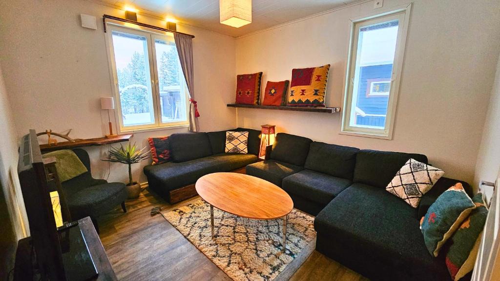 Jukkasjarvi House | Riverfront Aurora Chalet