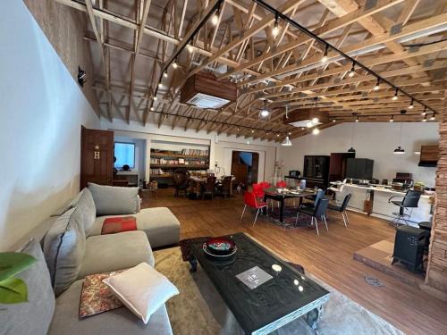 Shirasu Hostel | Riverside Golf Resort
