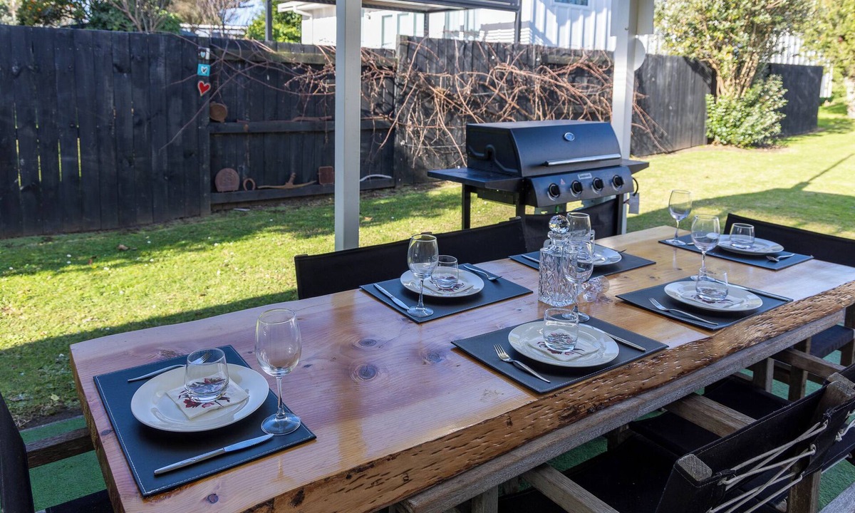 Whiritoa Cottage | Ronas - Whiritoa Beach Bach
