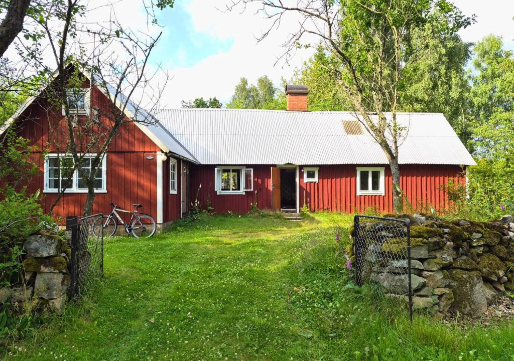 Ljungbyhed House | Scandinavian forest retreat