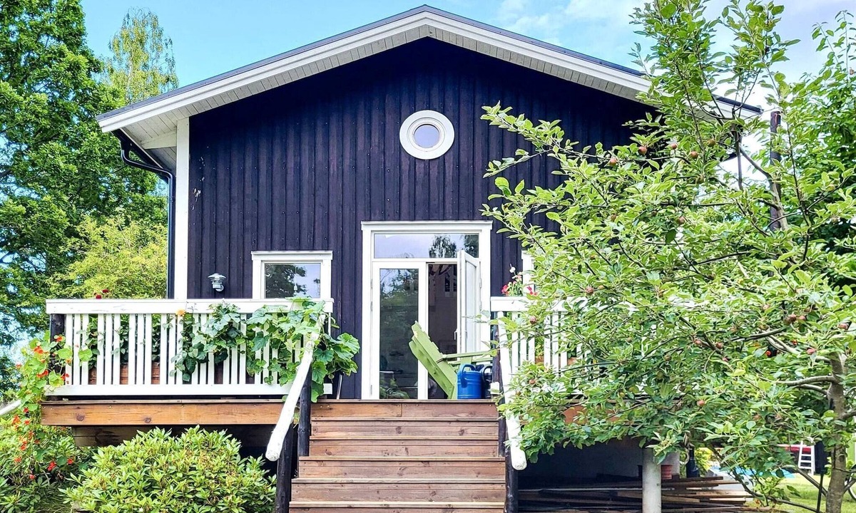 Frandefors House | Seaside Cottage with Patio and Grill