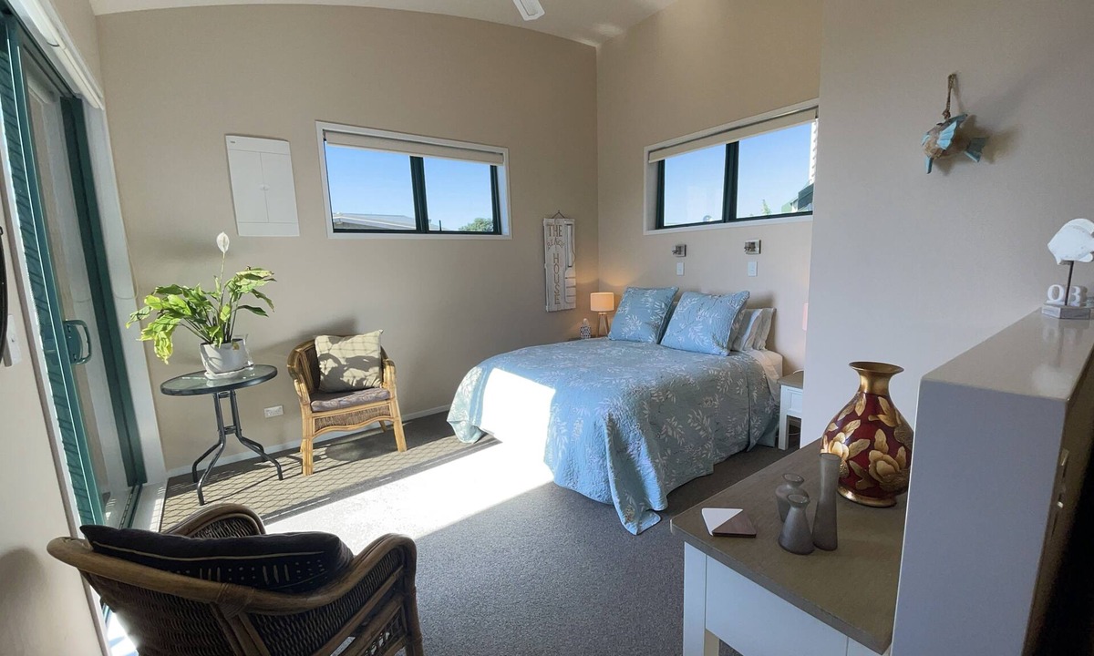 Ohope Apartment | Seaside Studio Apartment with sea view deck