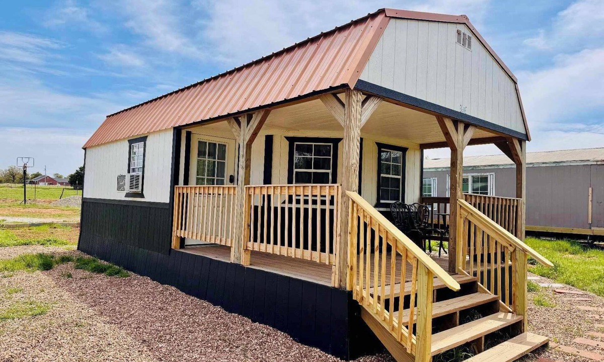 Stillwater Cottage | Small Cozy studio cottage with private bathroom and kitchenette. Outside Town.
