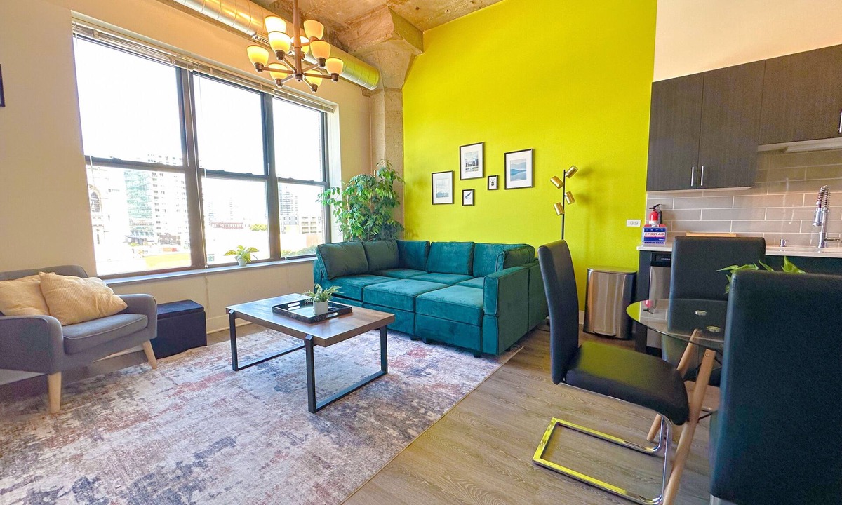 Near South Side House | Spacious 2BR Unit with Skyline View Near McCormick Place & Soldier Field