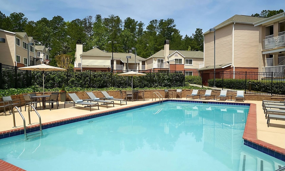 Alpharetta Hotel | Spacious Good-Value Accommodation! 2 Convenient Units, Pool, Free Breakfast!