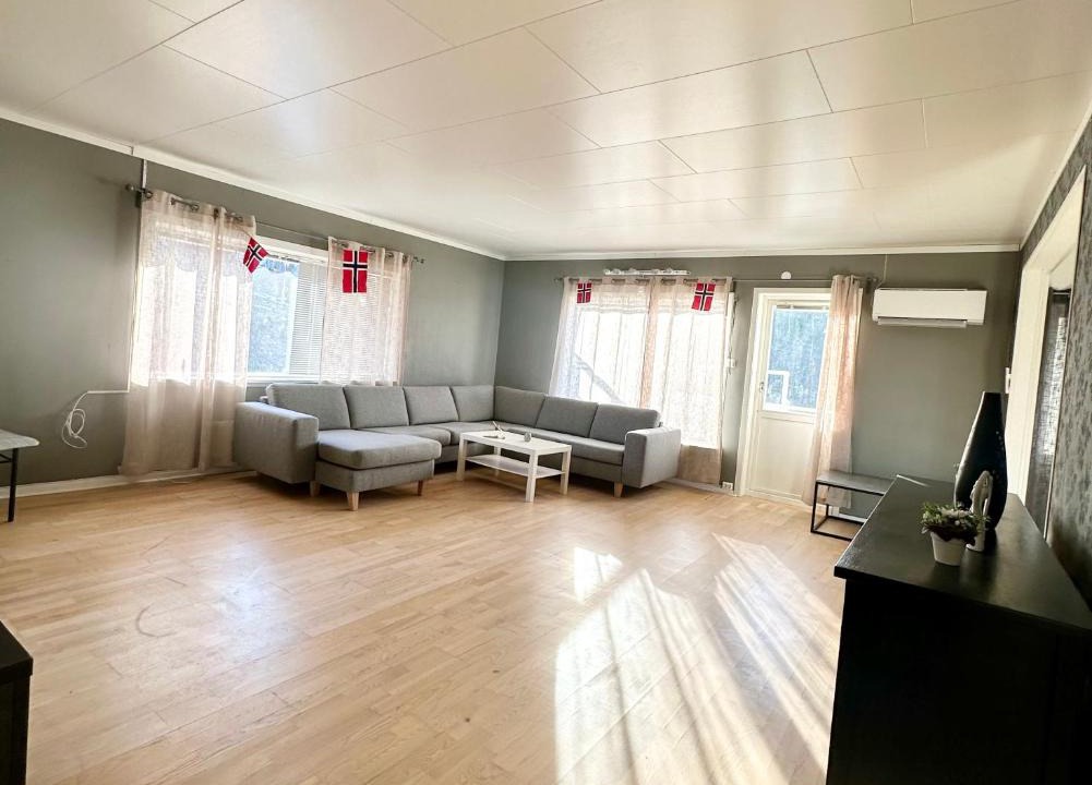 Sorreisa Municipality Apartment | Spacious seaside apartment with balcony