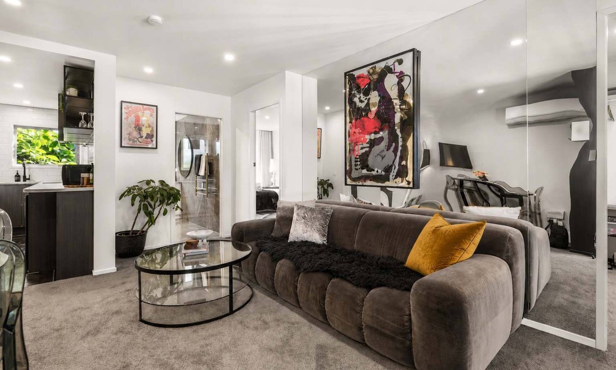 Hamilton Apartment | Stay Central | Park Securely | Relax Completely