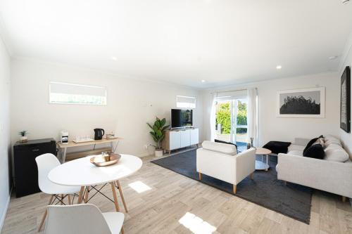 Greenhithe House | Studio 17 Private Standalone Studio in Greenhithe North Shore