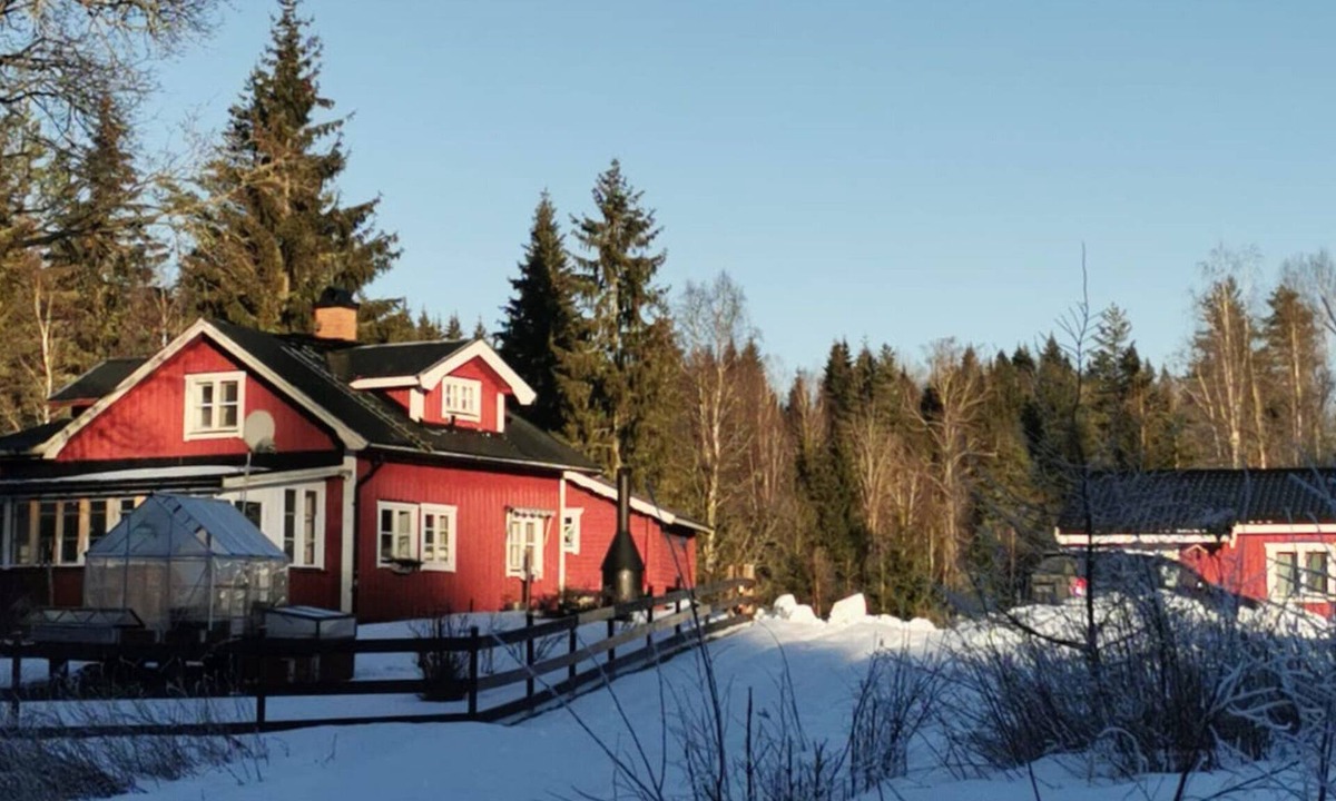 Skillingsfors House | Stuga Mörtbäcken – Secluded Cabin in the Forest near Arvika