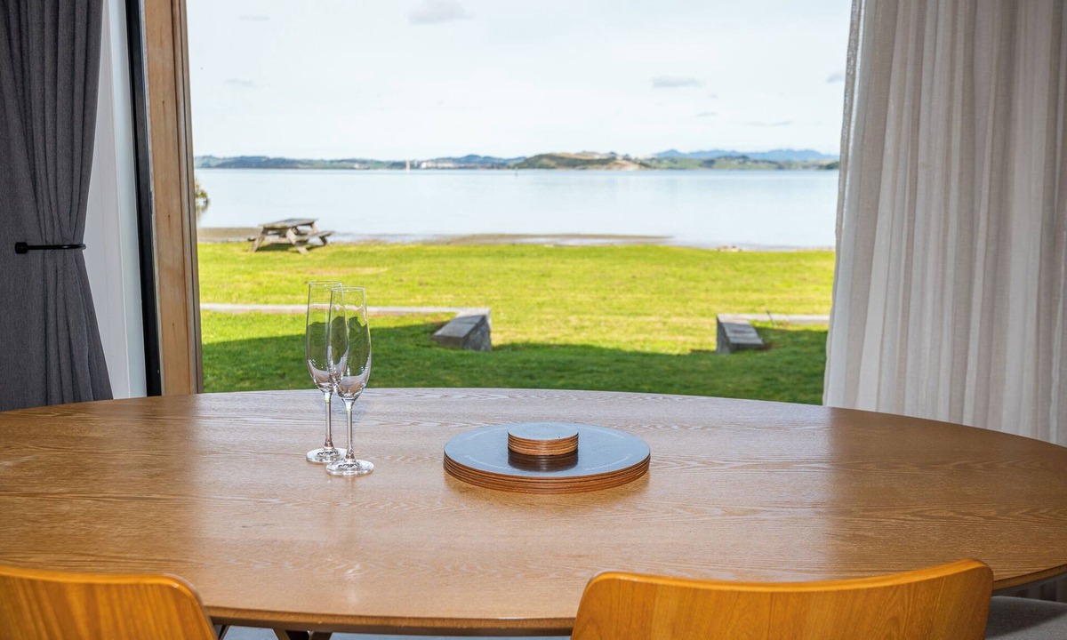 Tamaterau House | Stunning Harbourside 3-bedroom home