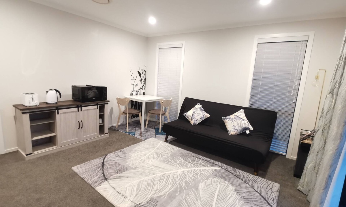 Rolleston House | Stylish Private Guest Suite in Rolleston
