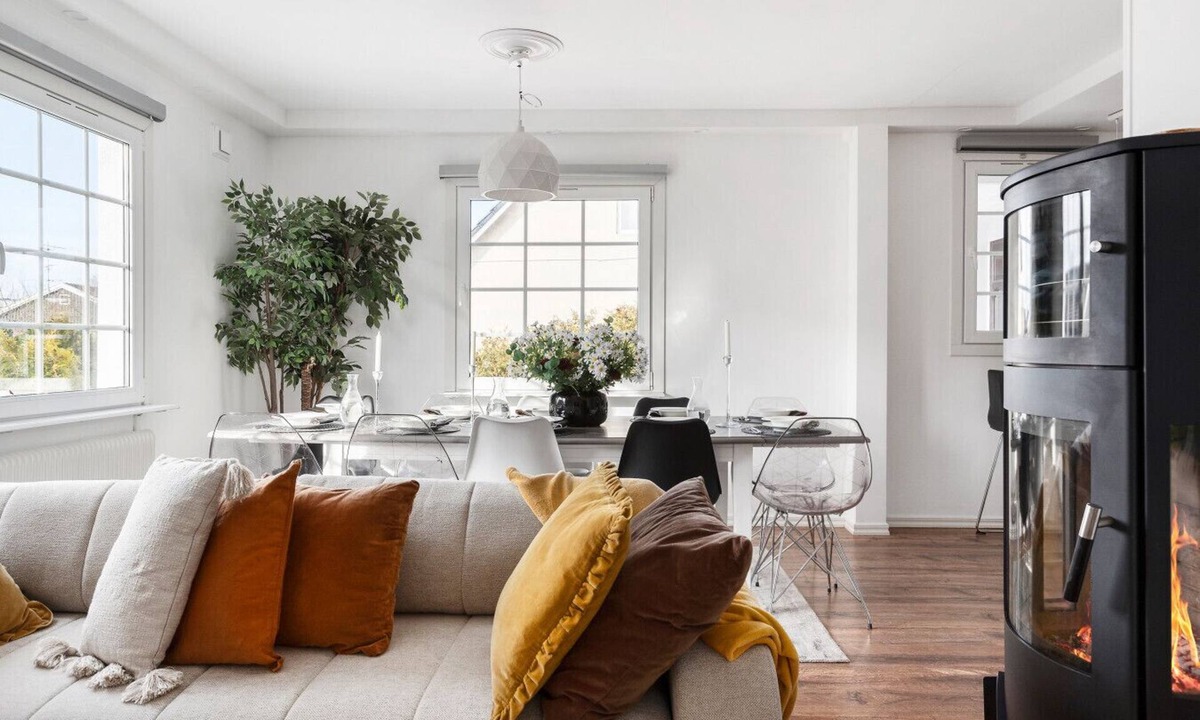 Oster House | Sunset Getaway Group House in Malmö