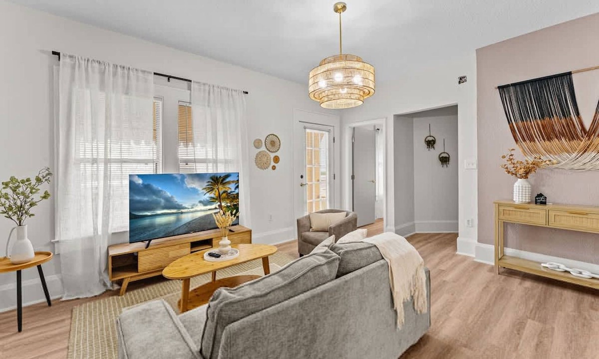Historic Downtown Kissimmee House | Super Boho Waterfront Retreat w Fishing Views