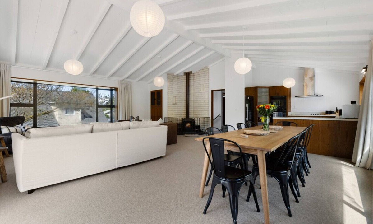 Wanaka House | That Wanaka Tree - Short walk to the Lake