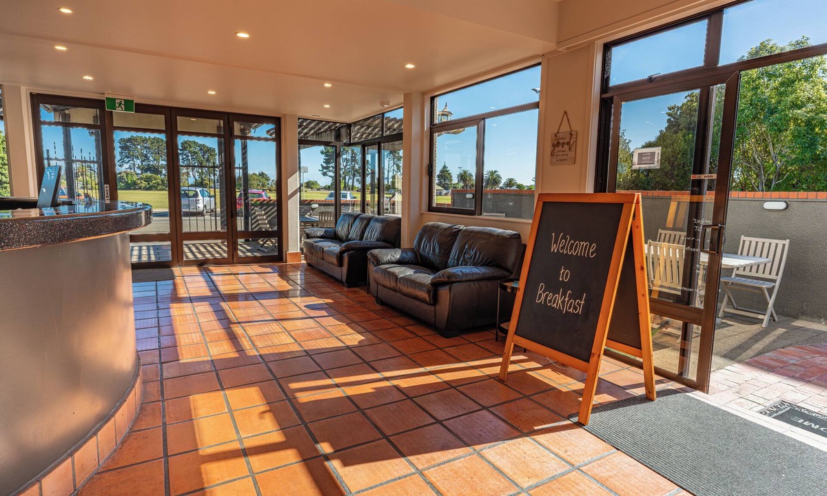 Tahunanui Hotel | The Beachcomber Hotel