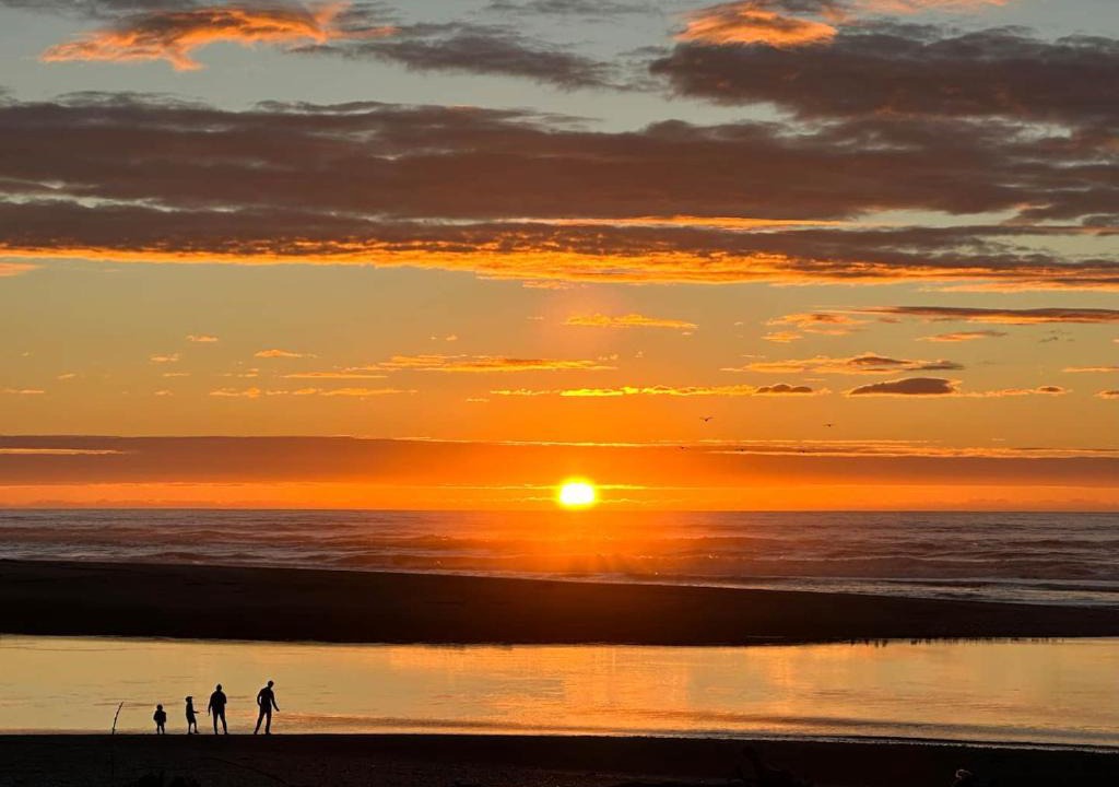 Hokitika House | The Sunset Ridge