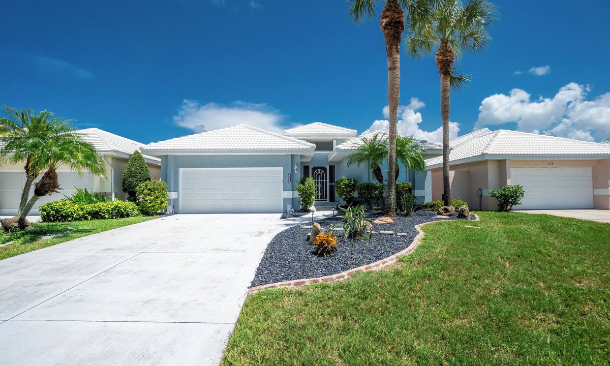 Windward House | Three bedroom, three bathroom beautifully decorated home in Cape Haze.