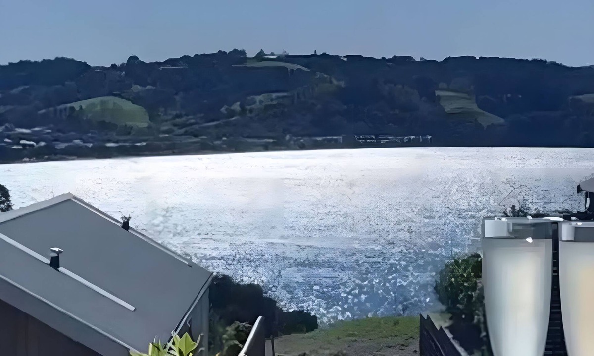 Mahurangi West Apartment | Tide & Tranquility - Guest Studio by the Sea