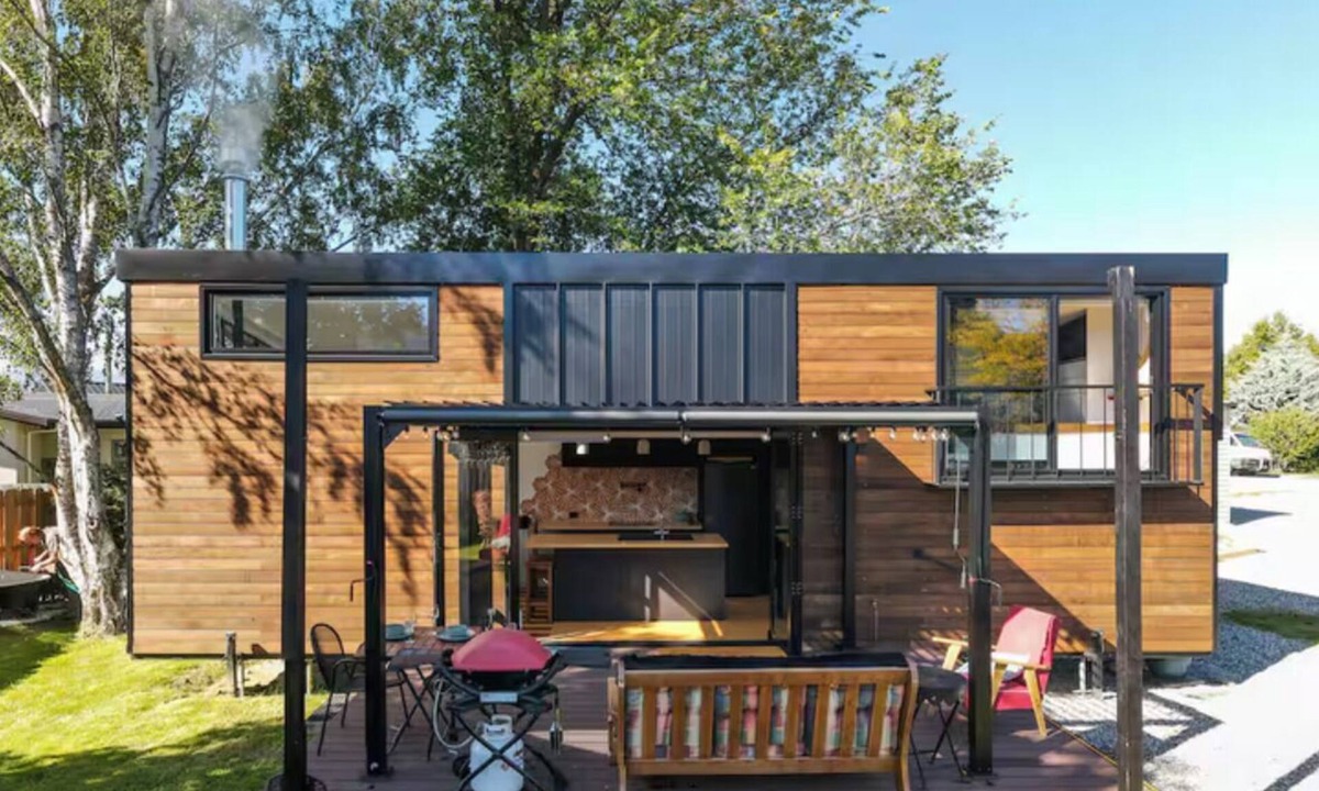 Albert Town House | Tiny House - Big Luxury