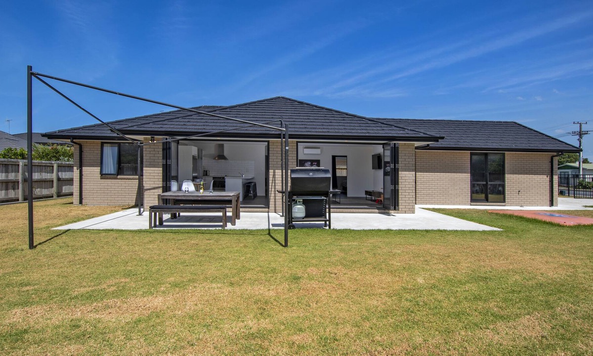 One Tree Point Cabin | To The Point - One Tree Point Holiday Home