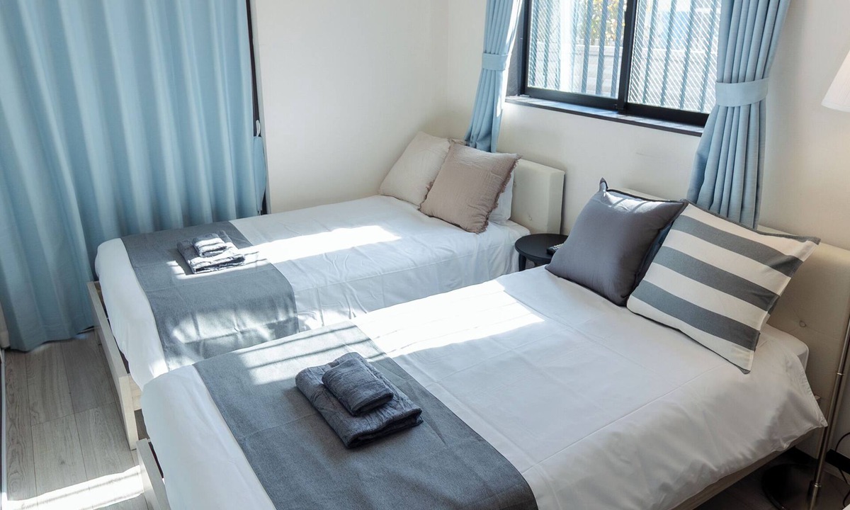 Sumida Apartment | Tokyo Skytree 101 Elegance Blue Twin w Bath & WC