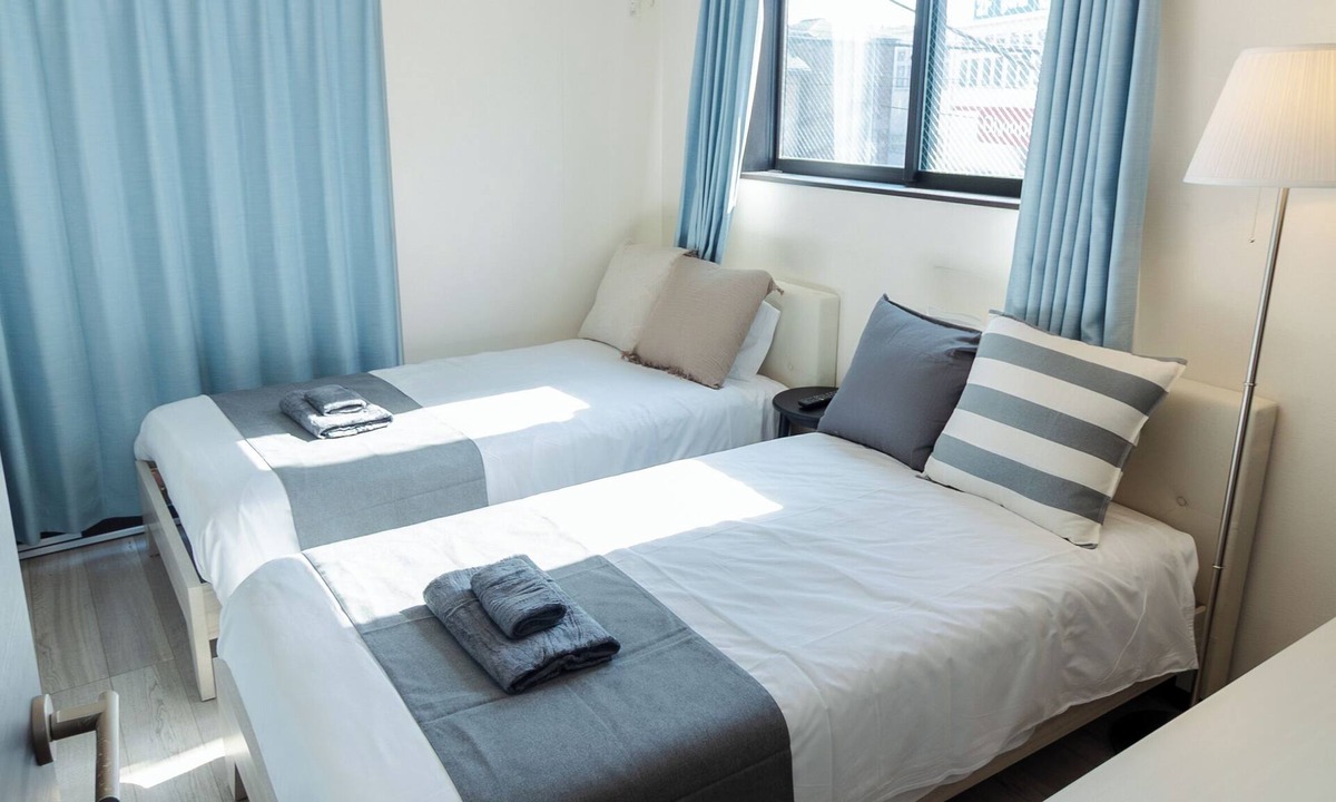Sumida Apartment | Tokyo Skytree 201 Elegance Blue Twin Room with Bath and WC