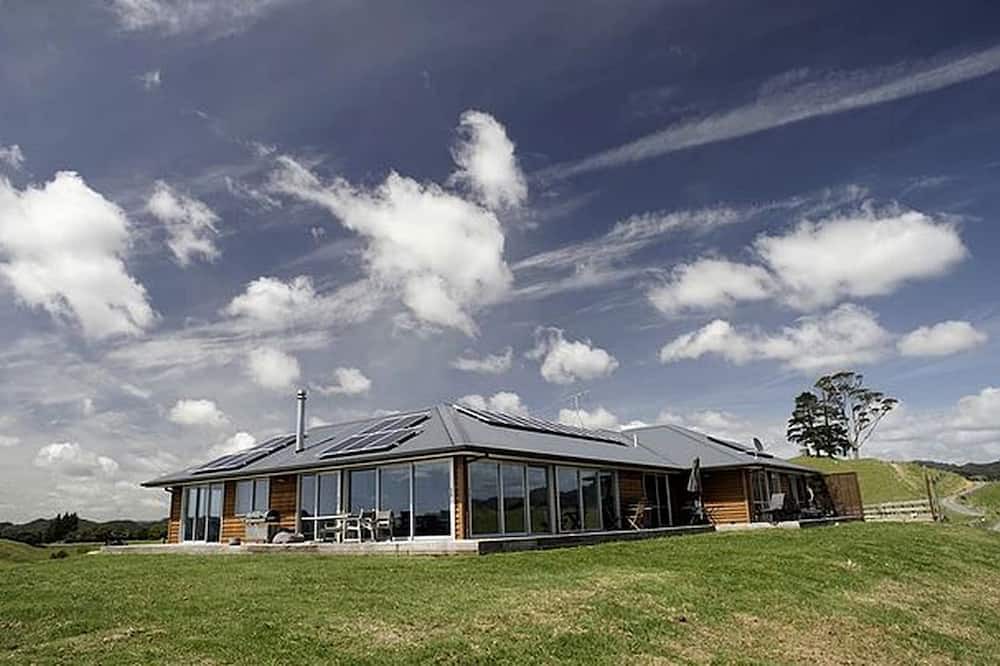 Whangaruru Cabin | Tranquil Bed and Breakfast Accommodation near Whangaruru Bay, North Island