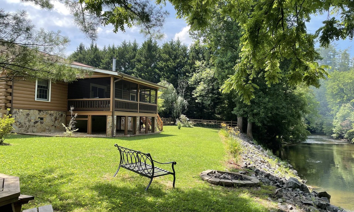 Marble Cabin | Tranquil Riverfront Retreat