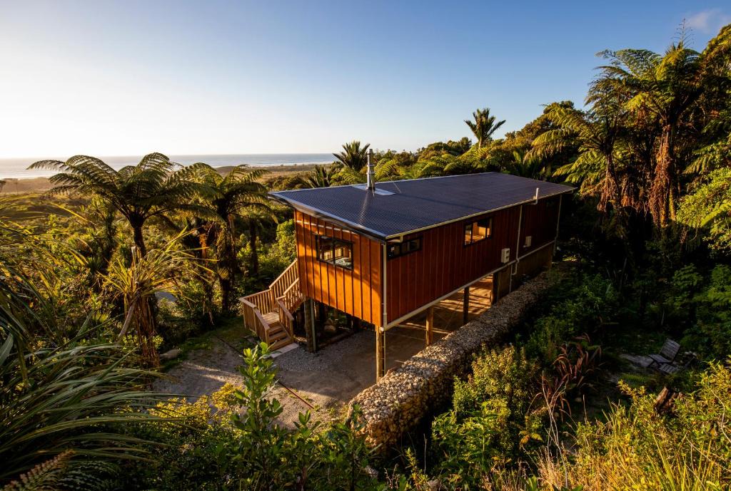 Punakaiki House | Treescapes - Rainforest Hot Tub 2km from Punakaiki