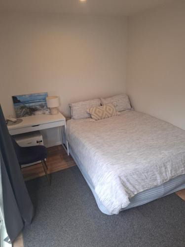 Mount Maunganui Apartment | TuiHideaway cozy studio sleepout