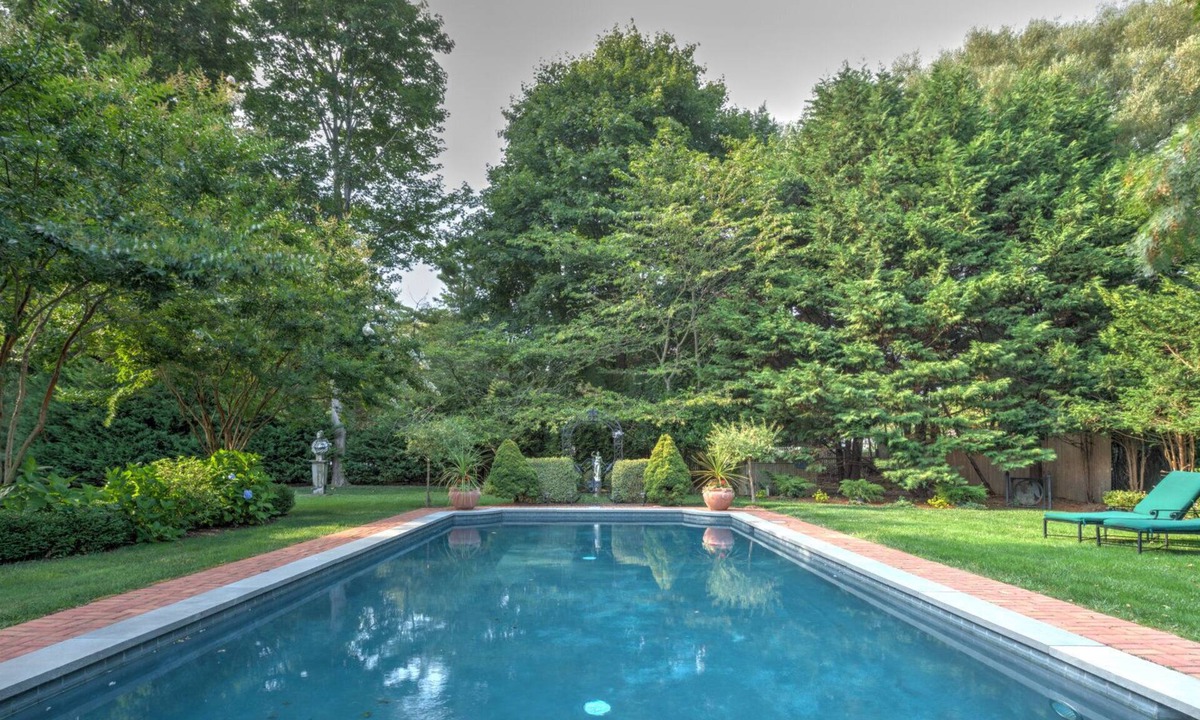 Village of Southampton House | Two Master Suites, Eat-In Kitchen with Breakfast Area, Den with Fireplace,.