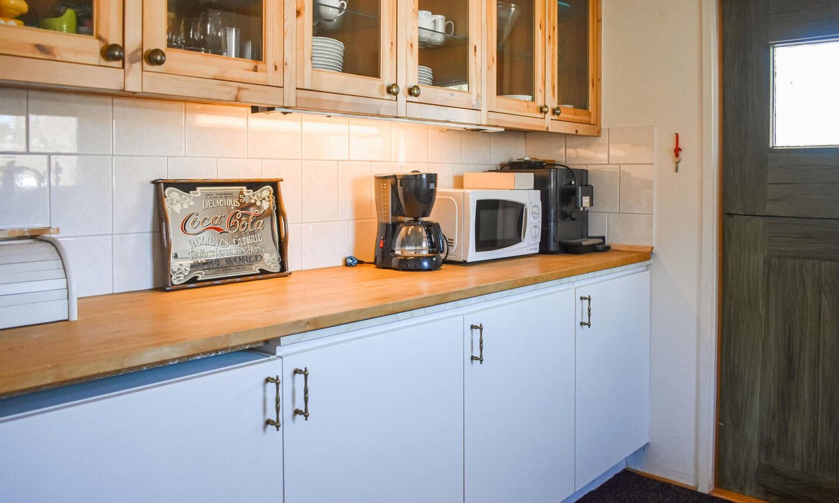 Falkvik House | Vacation home for anglers and hikers