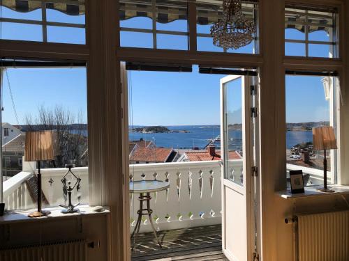 Stromstad Apartment | Vacker våning med havsutsikt i Strömstads centrum.