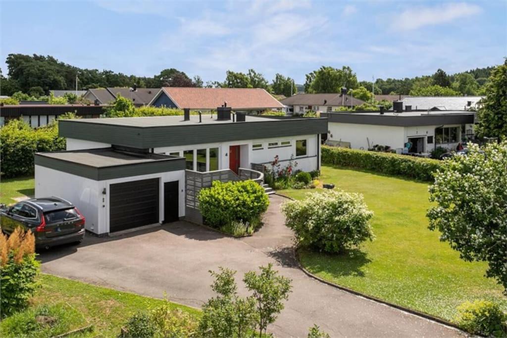 Skallinge Villa | Villa nära Varberg och Ullared