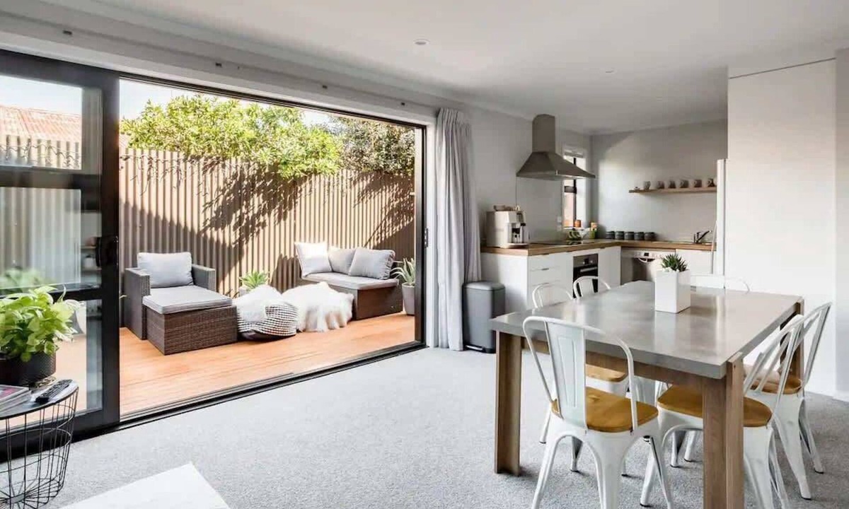Hamilton North House | Walk to River & Stadium | Indoor-Outdoor Flow
