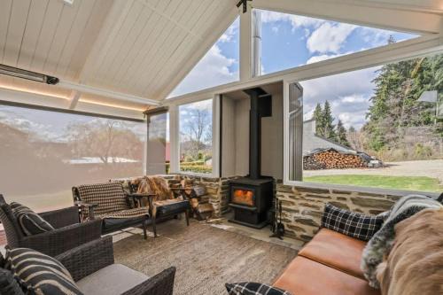 Wanaka House | Walnut Cottage - Sleeps 6, Walk to Lake