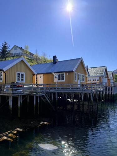 Sørvagen House | Yellow Waterfront Haven, Sørvågen