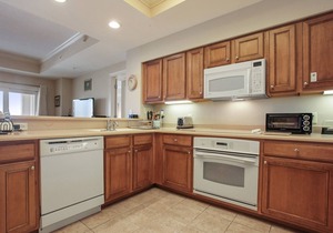 3 Bedroom/3 Bathroom Well Kept Bright Villa - Gated Complex - Harbour Views